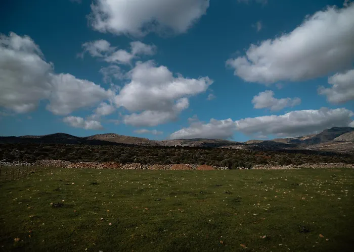 アパート Mitatos 